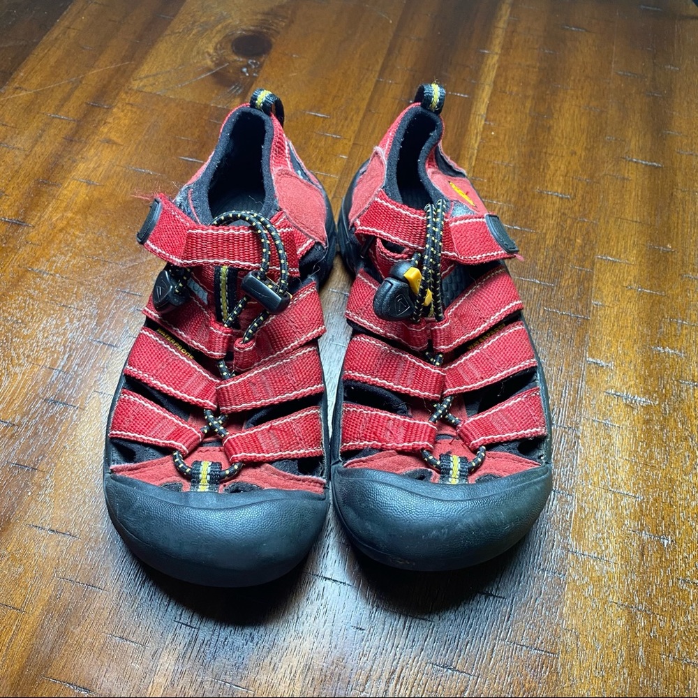 Boys KEEN Waterproof Red Fisherman Outdoor Hiking Sandals size 1